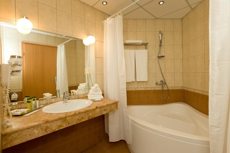 سرویس و حمام هتل دبل تری بای هیلتون بلغارستان