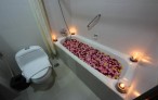 حمام و دستشویی هتل ADHI JAYA