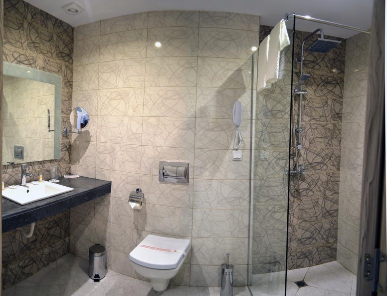 سرویس بهداشتی و حمام هتل آرنا بلغارستان